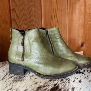 Dromedaris Green Leather Ankle Boots | EU 39